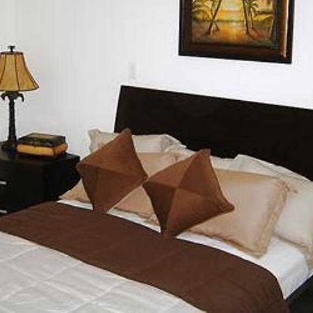 Hôtel Renaissance Tower à Belize City Extérieur photo